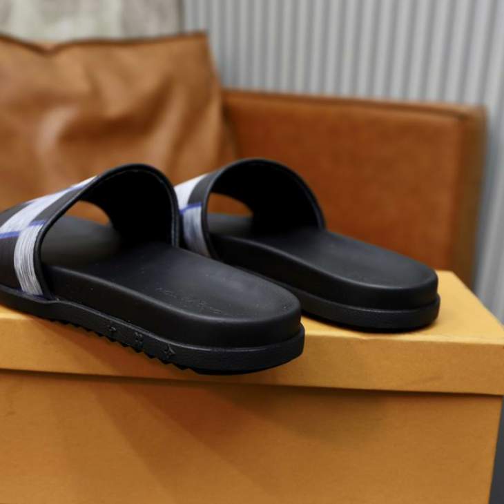 Picture of Louis Vuitton Slippers _SKULVsz38-45mnf07071246